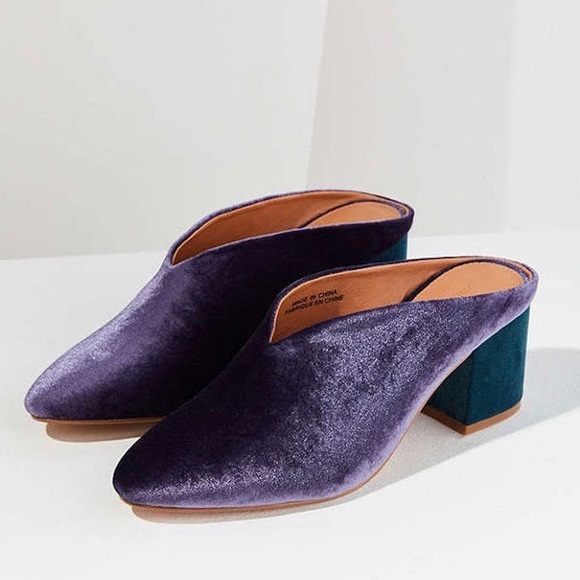 🆕 | 💙 Urban Outfitters Mule - Picture 1 of 8